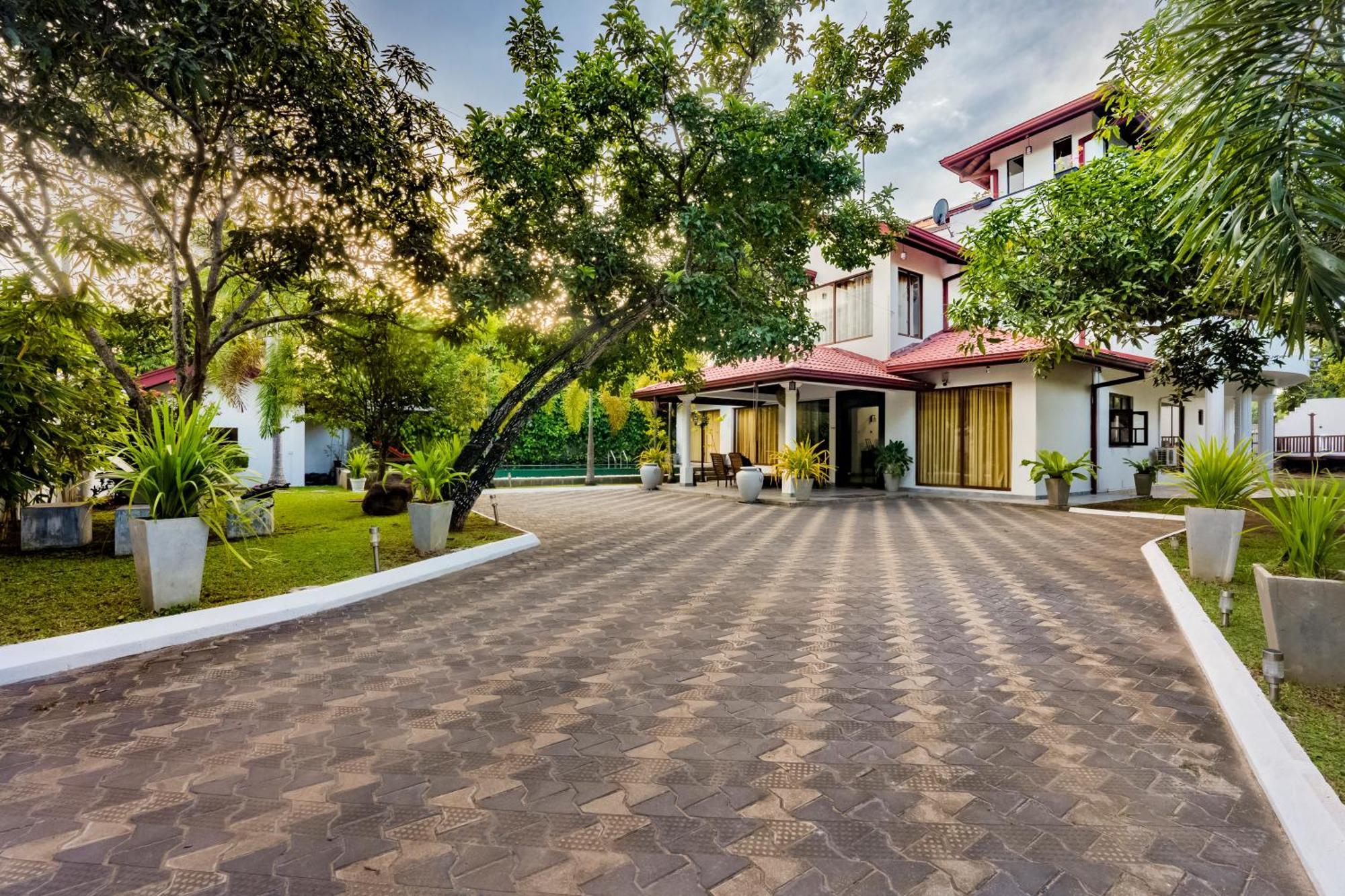 Thithi'S Palace Mirissa Exterior photo